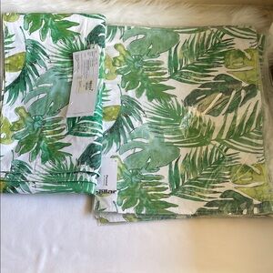 The Cellar Table Runner With Set of 7 Placemats New with Tags.